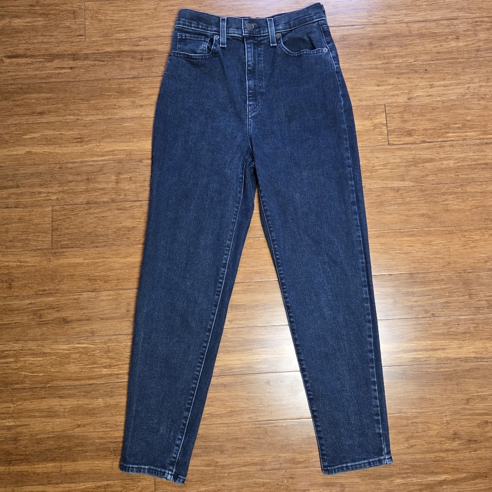 Levi's High Waisted Taper Mom Jeans Dark Blue Wash 27